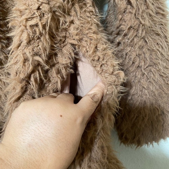 EUC-Tularosa Beige Faux Fur
Teddv Shaa Coat Open Front... - Picture 5 of 9